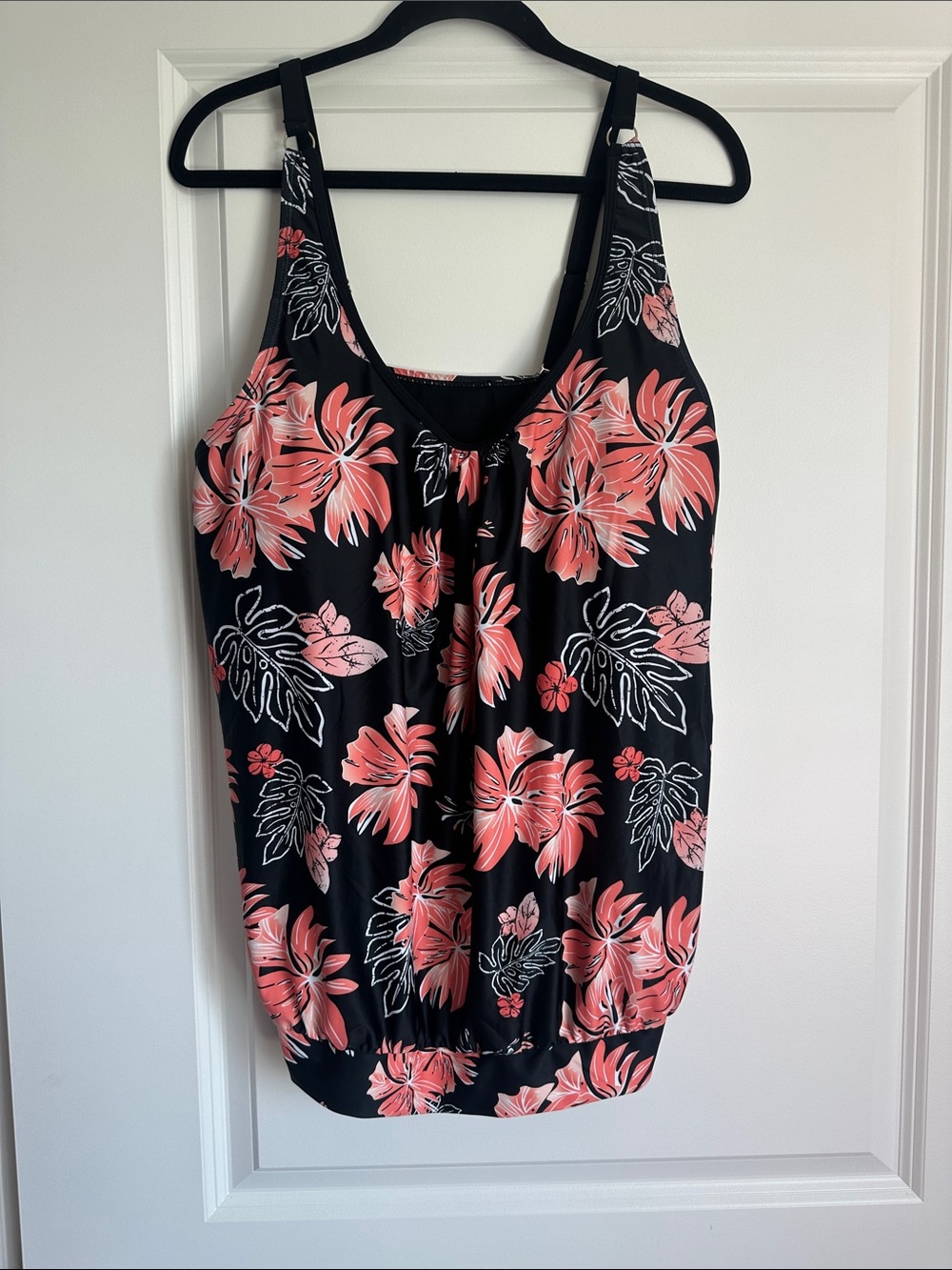 Source Unknown Black Tank Top with Coral Floral Print